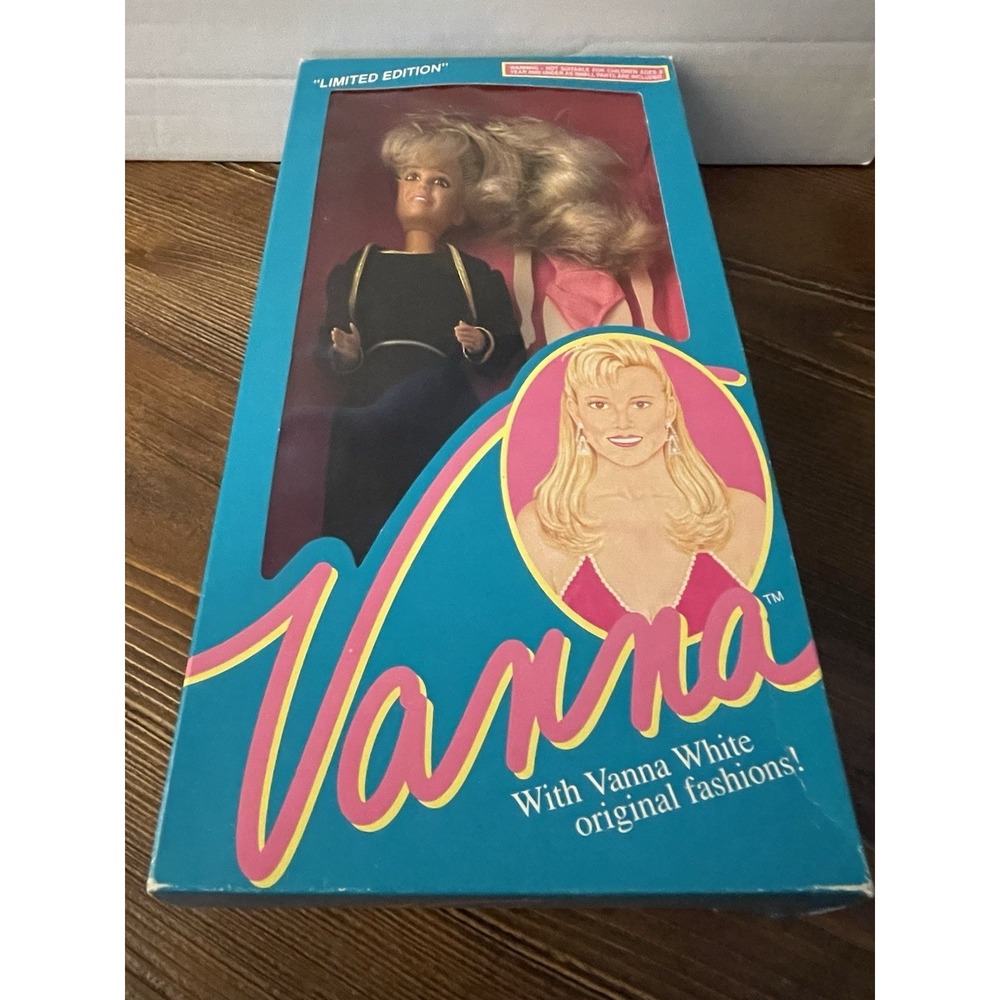 Vanna‎ White Doll with Original Fashions 002 Limited Edition HSC-NEW 1990 - Picture 4 of 4